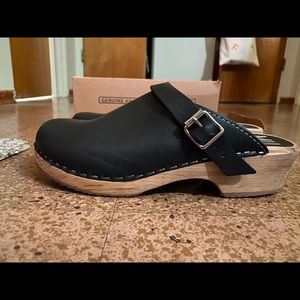 Mia Swedish Clogs in Black